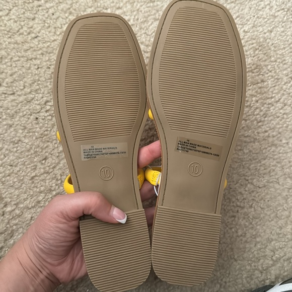 A New Day Wren Sandals Size 10 Color Yellow - Picture 6 of 8